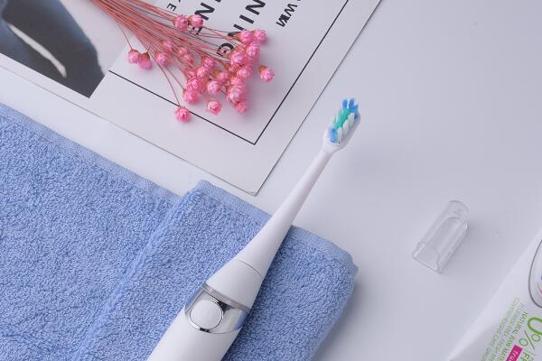电动牙刷有没有必要买正版？不好的电动牙刷对牙齿危害多多！