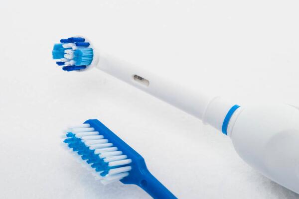 电动牙刷头用哪种类型的？市面上常见的两种刷头款式