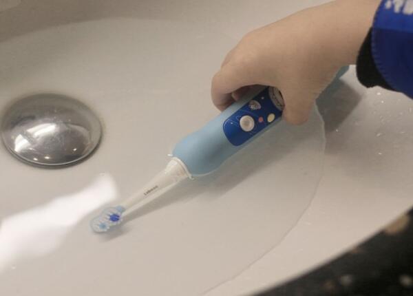 国产儿童电动牙刷使用方法