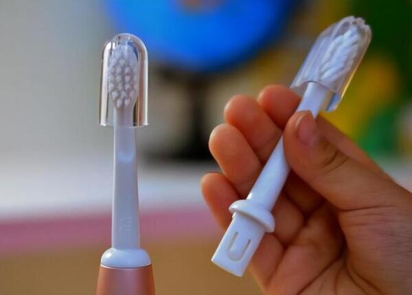 电动牙刷替换刷头怎么更换
