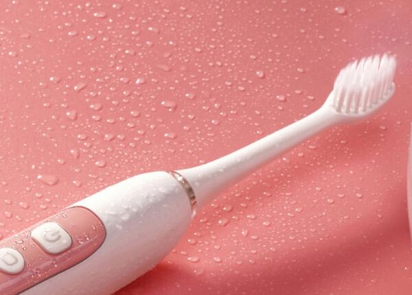 防水充电式牙刷能否安心使用？防水充电式牙刷的使用注意事项解析