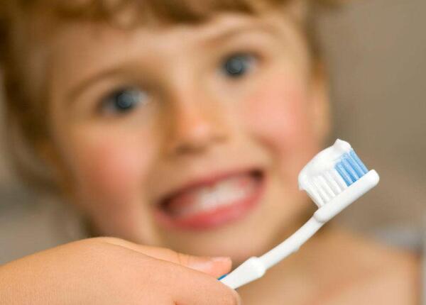 小孩软毛牙刷的正确使用方法